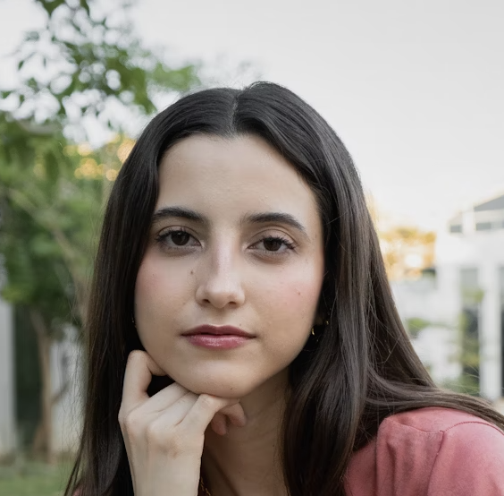Dark haired woman outdoor portrait
